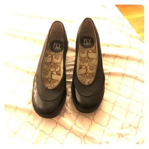 Women's supportive work shoes